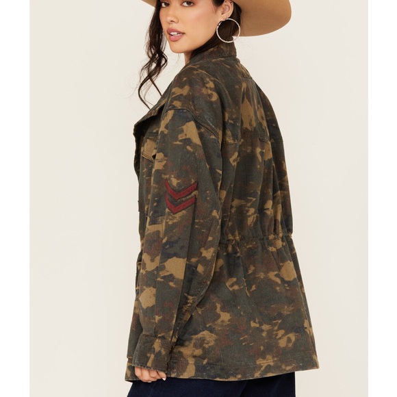 FREE PEOPLE Oversized ARYA UTILITY CAMO PRINT JACKET - Picture 1 of 3